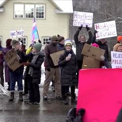 "Er soll in Russland Ski fahren": Proteste bei Vance-Besuch in Vermont