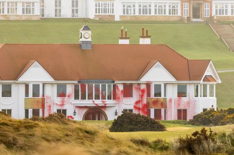 Aktivisten beschädigen Trumps Golfklub: Gaza ist nicht käuflich
