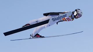 Skisprung-Star deklassiert Konkurrenz um fast 30 Meter