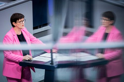 "Klebt wie Pattex an Parteivorsitz": SPD-Kollege rechnet mit Saskia Esken ab