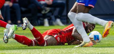 Im Fall Davies spricht der FC Bayern eine unverhohlene Drohung aus