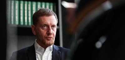 „Völlig aus der Zeit gefallen“ – Kretschmer für Debatte über Russland-Sanktionen