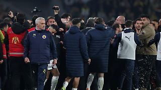 Mourinho kneift gegnerischem Trainer in die Nase