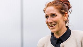 Wer ist die Frau, die jetzt die UEFA aufmischt?