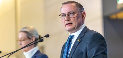 „Wir sitzen sprichwörtlich am Katzentisch“, sagt Chrupalla zu den Ukraine-Verhandlungen