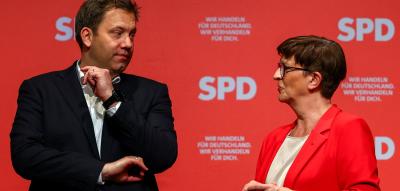 „Bodenloser Umgang mit Esken“ – Scharfe innerparteiliche Kritik an SPD-Chef Klingbeil
