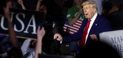 „Es gibt nur zwei Geschlechter“, ruft Trump unter dem Jubel seiner Fans