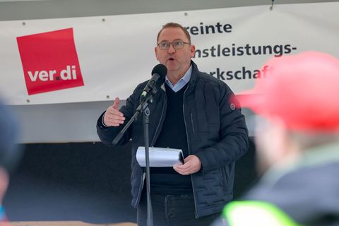 Werneke warnt vor Ende des Acht-Stunden-Tags