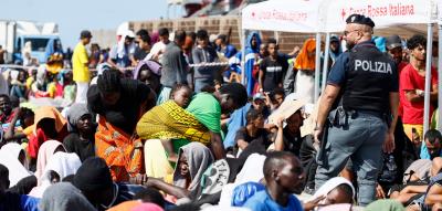 Anzahl der ankommenden Migranten an Italiens Küsten steigt um mehr als Drittel an