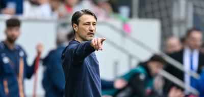 Kovac verteilte Zettel, jeder Spieler sollte zwei Kreise setzen