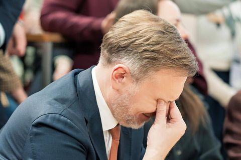 Christian Lindner überfährt Hund auf Parkplatz