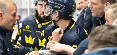 Kufe schlitzt Eishockeyspieler das Handgelenk auf