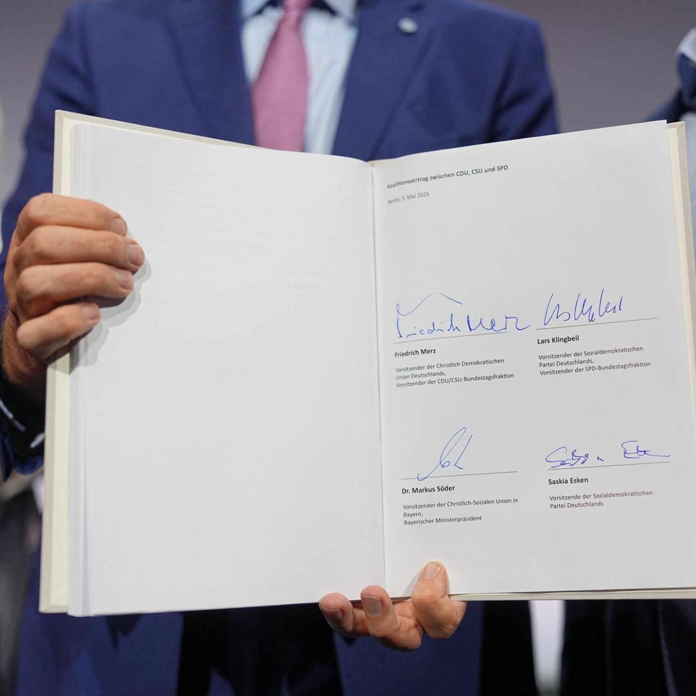 Die neue Koalition steht und will dem "rechten Spuk ein Ende setzen"
