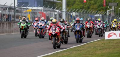 Massencrash bei Motorradrennen – zwei Fahrer sterben