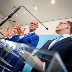 Merz hält sich in Debatte über AfD-Verbotsverfahren zurück