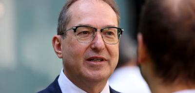 AfD-Politiker verlässt Partei, um sein Umfeld zu schützen – Dobrindt verweist auf Rechtslage