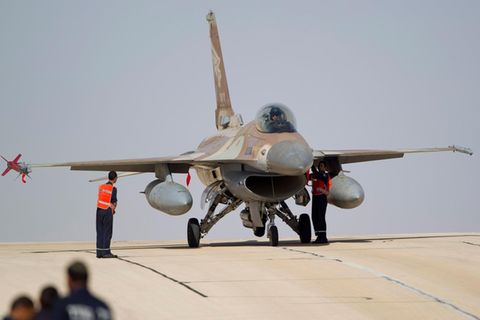 Israelische Luftwaffe bombardiert Huthi-Stellungen in Jemen