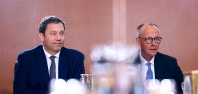 Merz regelt Hierarchie in Regierung neu – und streicht gleich 25 Posten