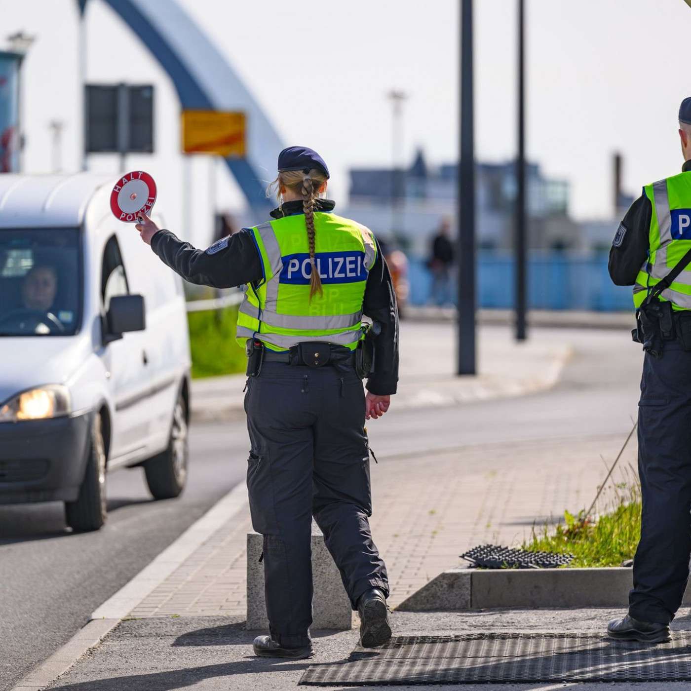 Dobrindt will an Grenzen mehr Polizisten einsetzen