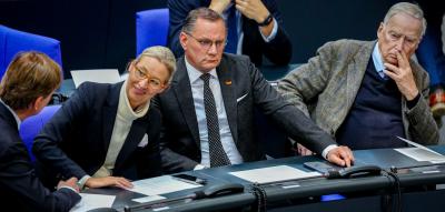 Bundesamt für Verfassungsschutz setzt Einstufung der AfD als rechtsextrem aus