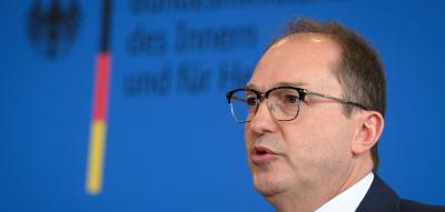 Regierungssprecher dementiert „nationale Notlage“ – Dobrindt nimmt Stellung