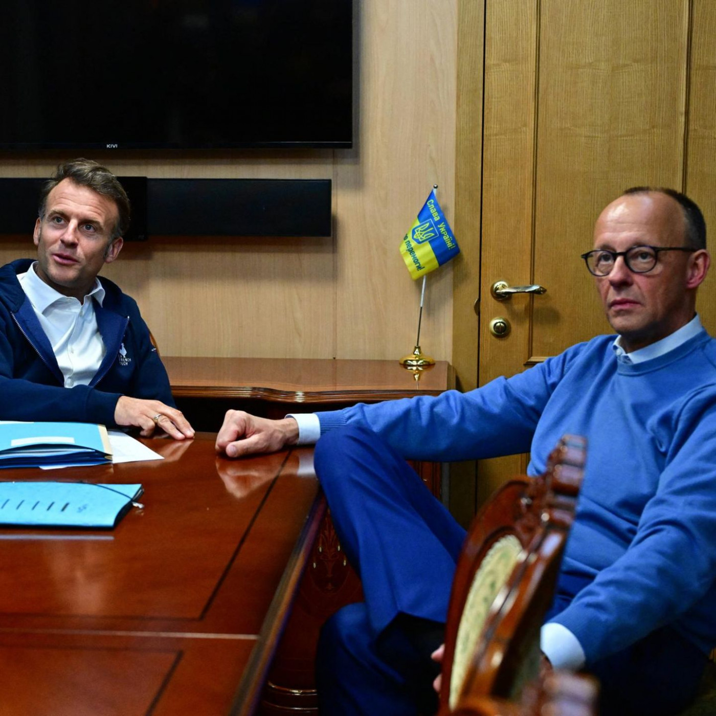 Merz und Macron fordern Waffenruhe und drohen mit Sanktionen – Moskau gelassen