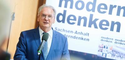 AfD will „Stolz-Pass“ einführen und #deutschdenken als Werbeslogan