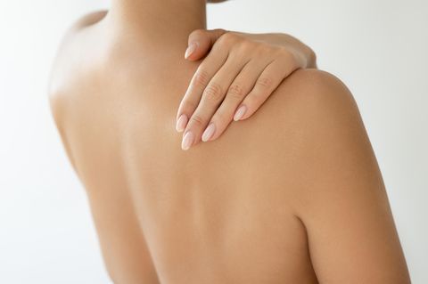 Eincremehilfe für den Rücken: Drei handliche Modelle im Vergleich
