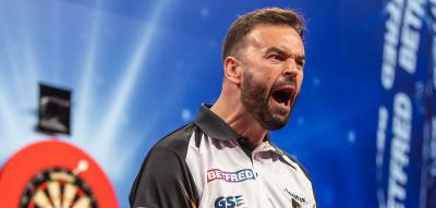 Der unglaubliche Ross Smith – zwei 9-Darter und 24 Legs in Folge