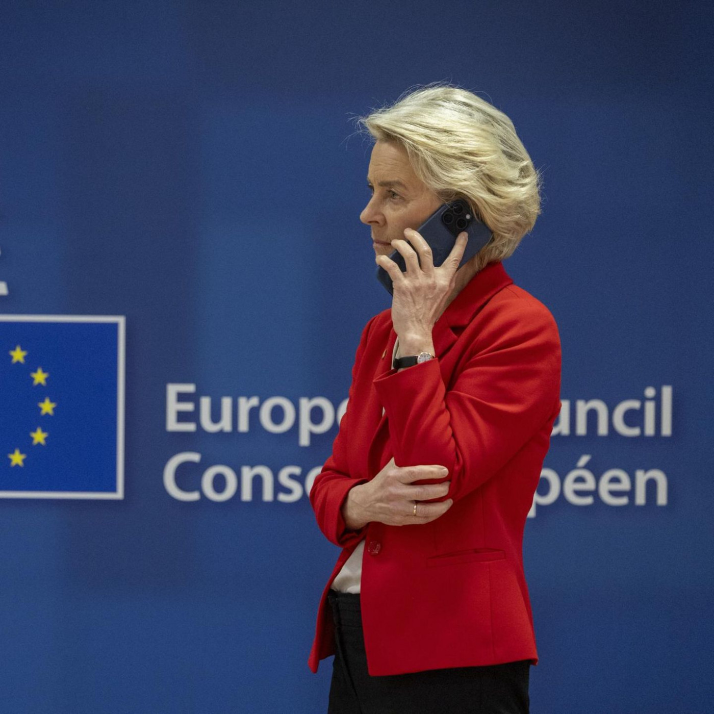 Rückt Ursula von der Leyen jetzt endlich ihre SMS raus?