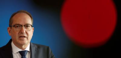 „Nationales Recht“ – Dobrindt verteidigt Zurückweisungen an deutschen Grenzen