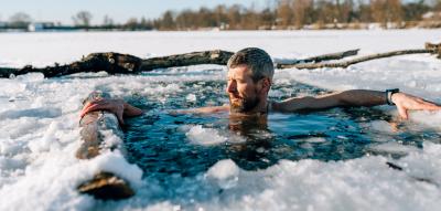 Eisbaden nach dem Sport wirkt – aber nur bei Männern