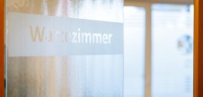 „Wir geben stufenweise frei“ – Kassenpatienten warten oft viermal länger auf Termin