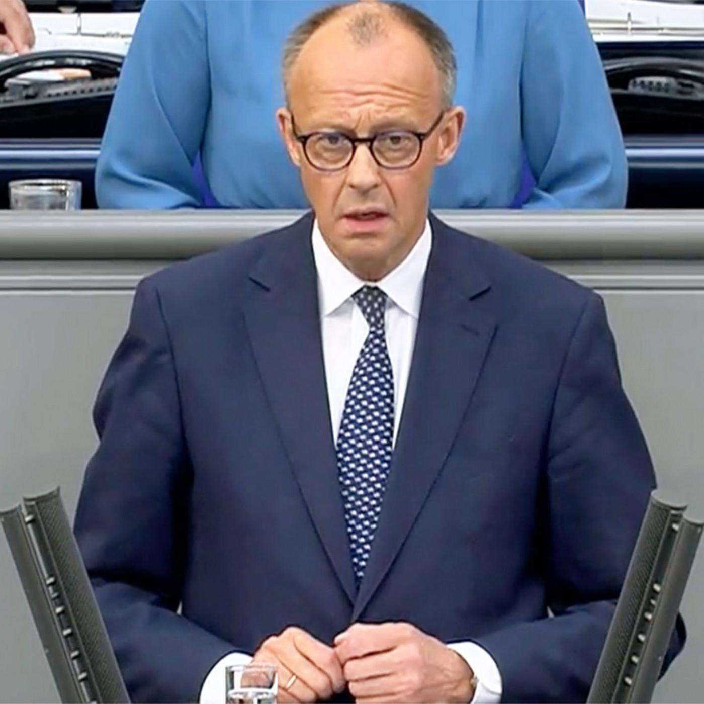Merz überrascht mit Scholz-Lob – und erntet Applaus