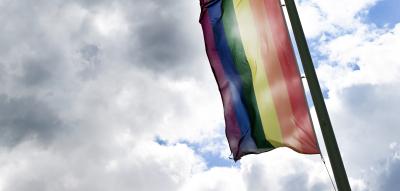 Klöckner lässt Regenbogenflagge auf Reichstagsgebäude hissen