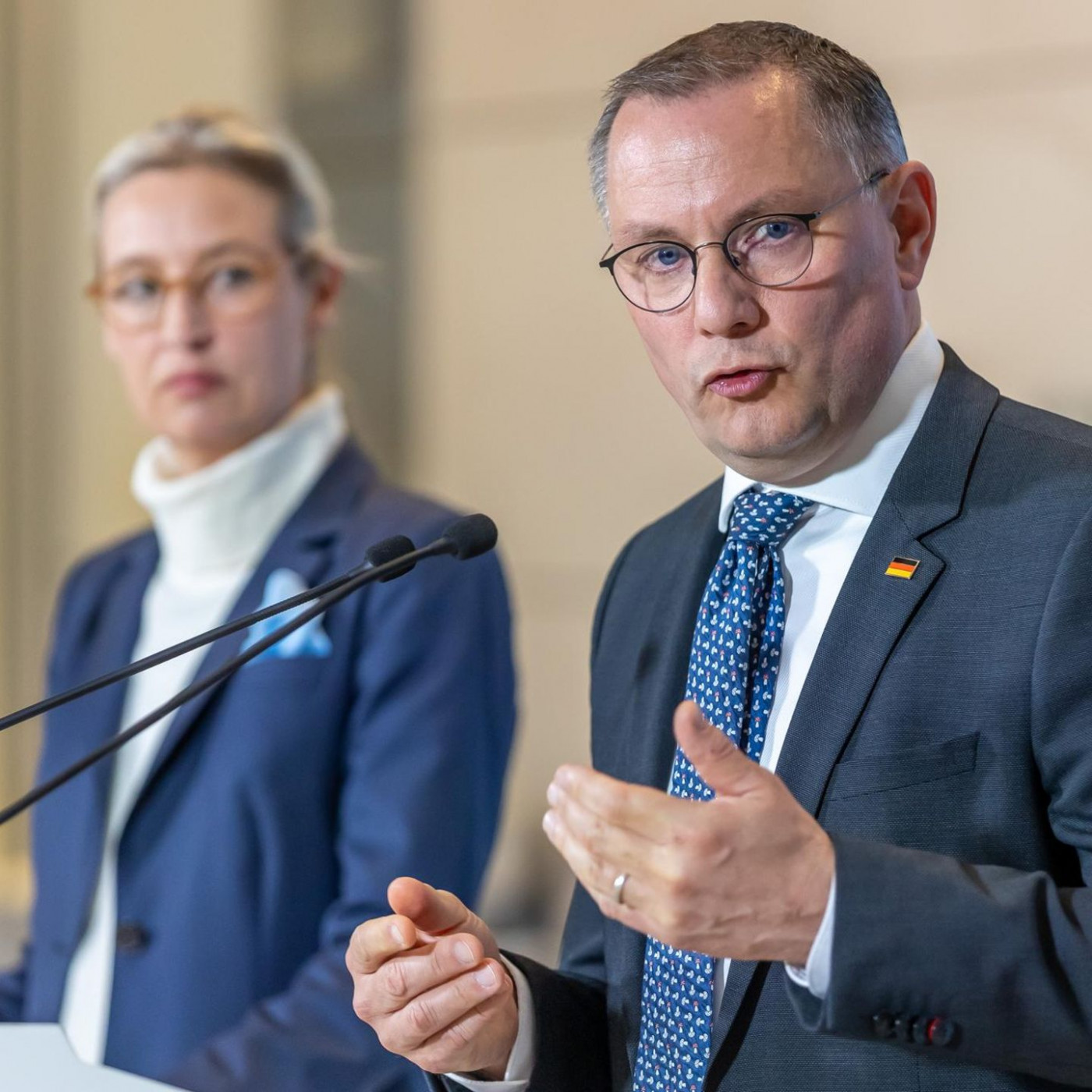 In Weidels Schatten – wie Tino Chrupalla in der AfD um die Macht kämpft