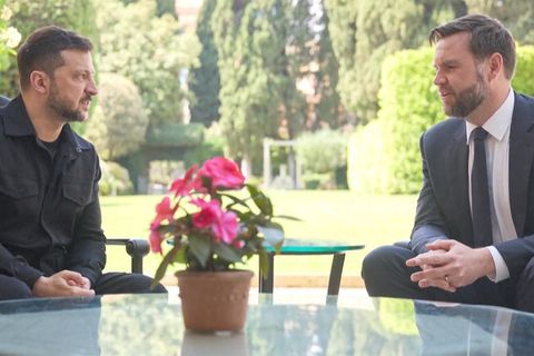 Selenskyj und Vance sprechen erstmals seit TV-Eklat