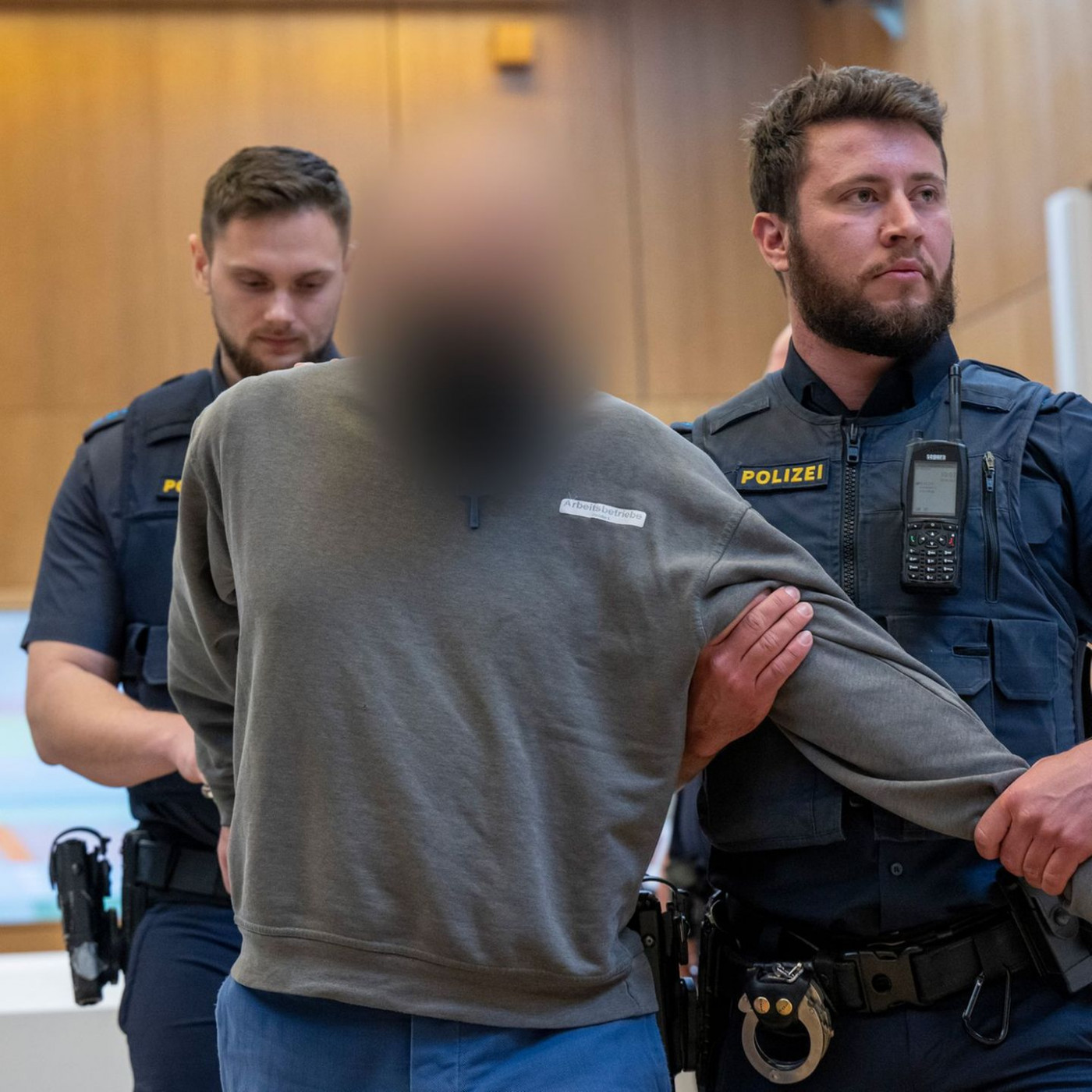 "Genosse Kundschafter"? - Trio bestreitet Russland-Spionage
