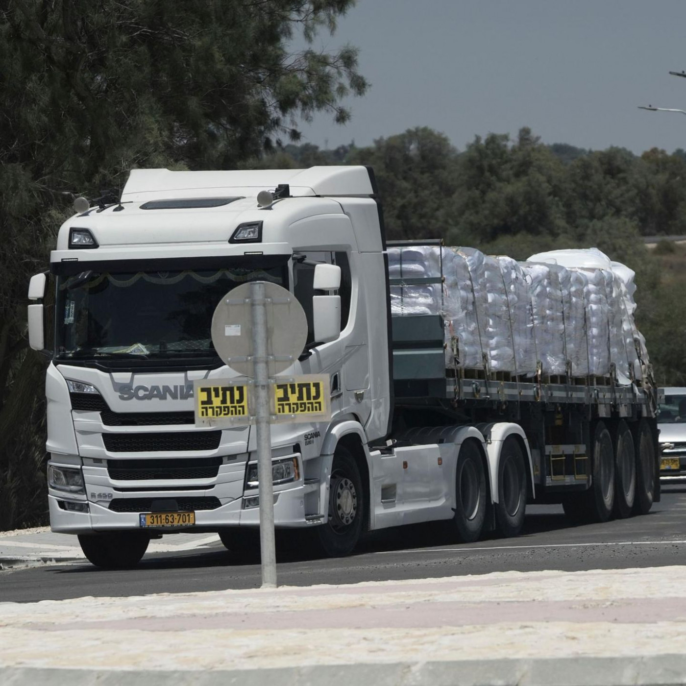 93 Lkw mit Hilfsgütern erreichen Gaza – aber noch nicht die Notleidenden