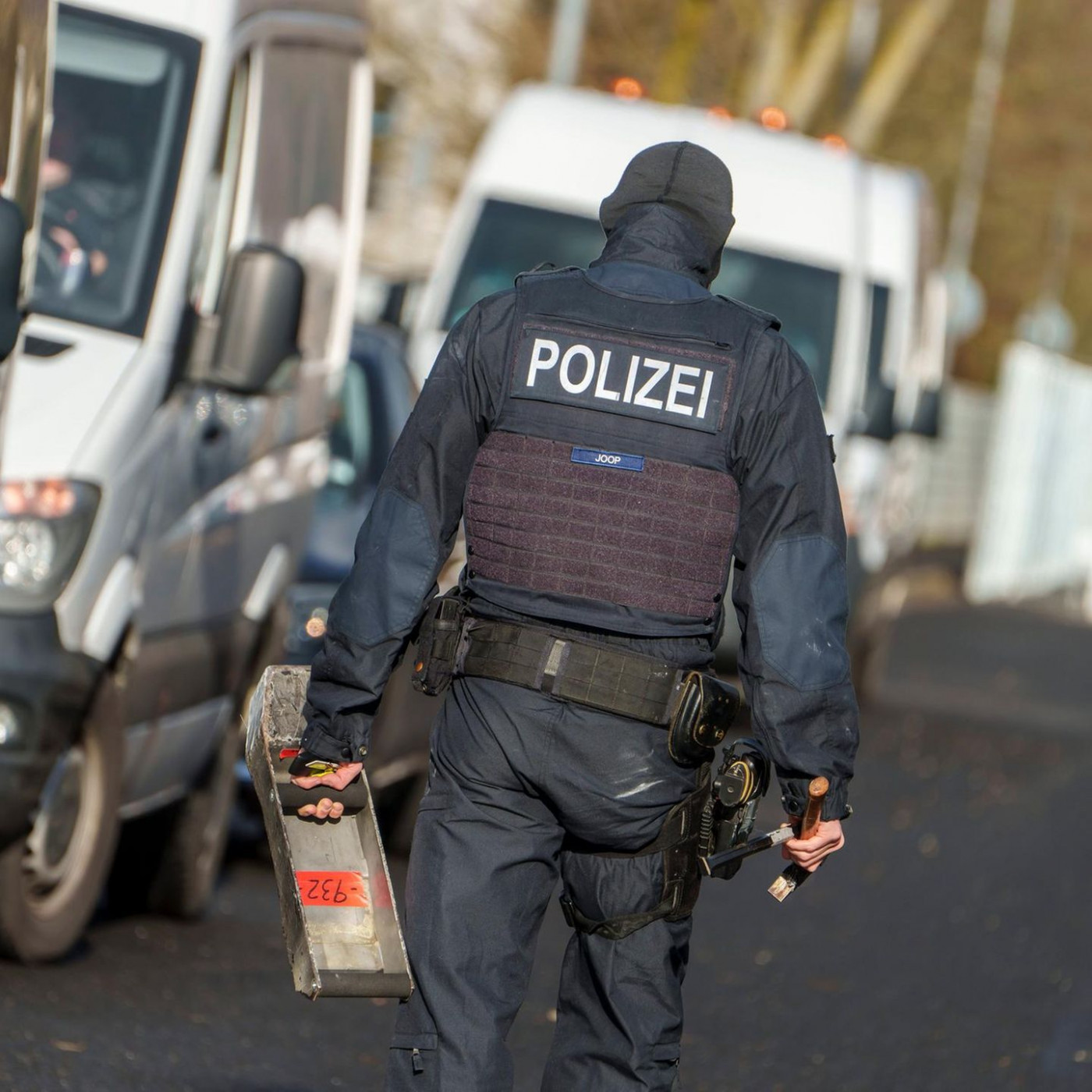 Mutmaßlich rechtsextreme Terrorzelle zerschlagen – fünf Verdächtige festgenommen
