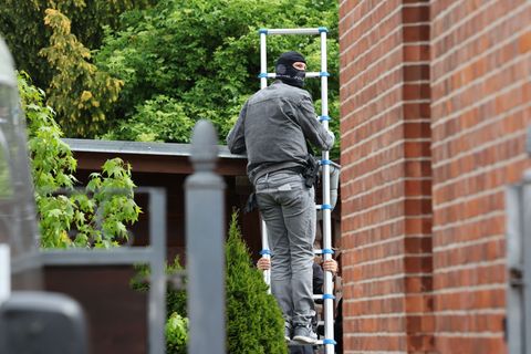 Rechtsterroristen? Polizei nimmt sehr junge Verdächtige fest