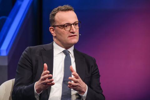 Abstimmen mit Rechtsextremen? Spahn windet sich