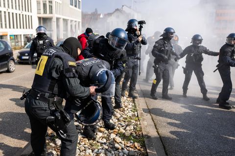 Die wachsende Gewalt gegen Polizisten alarmiert die Politik