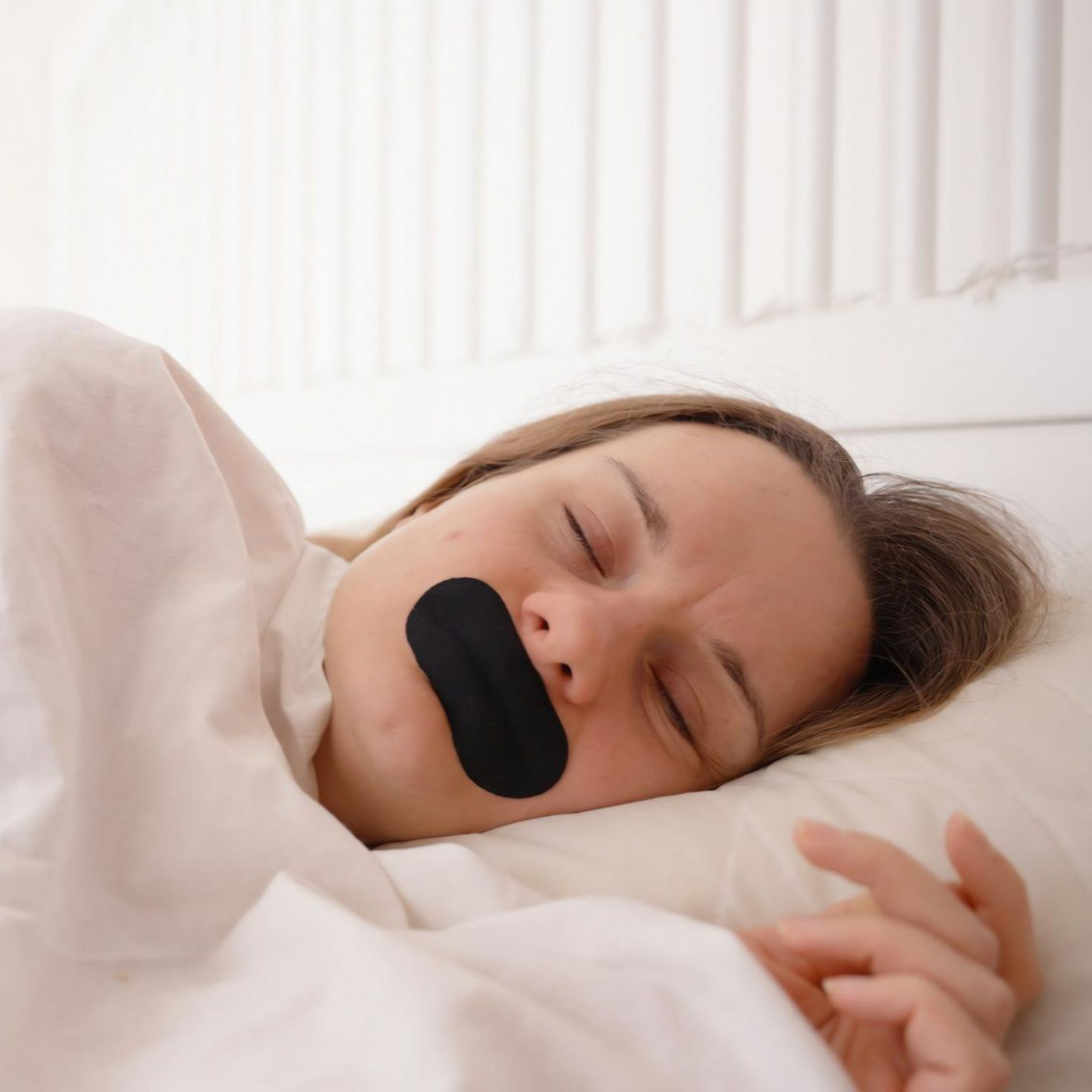 Pflaster drauf und gute Nacht? Was die Medizin über das "Mouth Taping" weiß