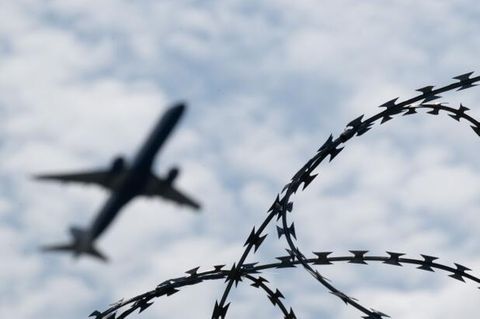 Trump lässt fleißig abschieben – jetzt auch ins ärmste Land der Welt?