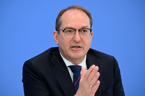 Dobrindt will Gesetz zur Rücknahme von Schnell-Einbürgerung vorlegen