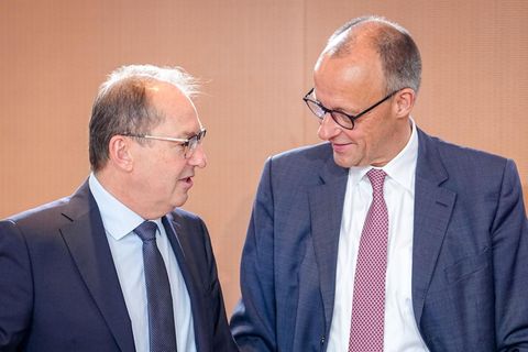 Regierung beschließt: Familiennachzug weg, Express-Einbürgerung weg