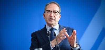 „Kaltherzig“, „Abschottung“ – Opposition läuft Sturm gegen Dobrindts Migrationspläne