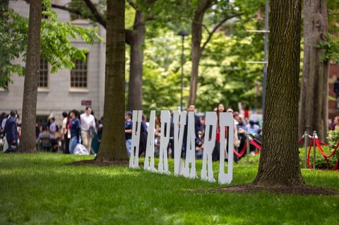 Trump legt Pläne zu ausländischen Studierenden auf Eis – und setzt Harvard Frist