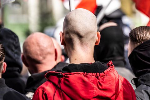 Mein Sohn, der Neonazi – woran Eltern erkennen, ob ihr Kind nach rechts driftet
